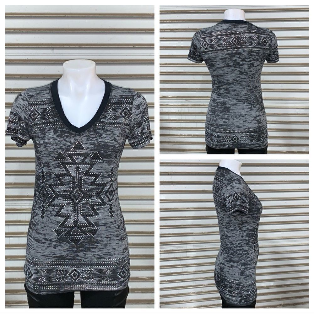 Vocal gray and black Aztec graphic top